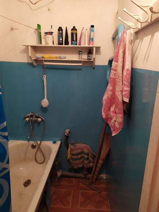 Здам в оренду прохідну кімнату для дівчини без ріелторів.