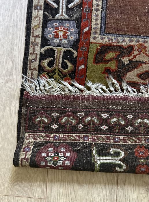 Stary dywan orientalny . Wełna