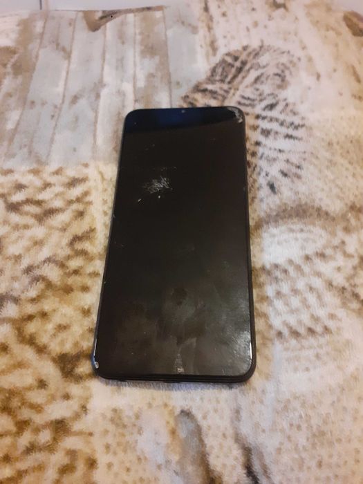 Vendo este telefone ecra partido