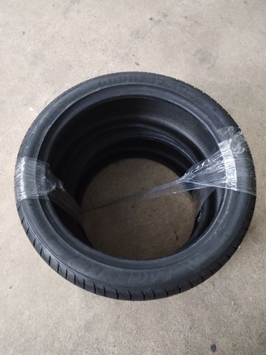 Par de Pneus Novos Goodwyear 255/40R20