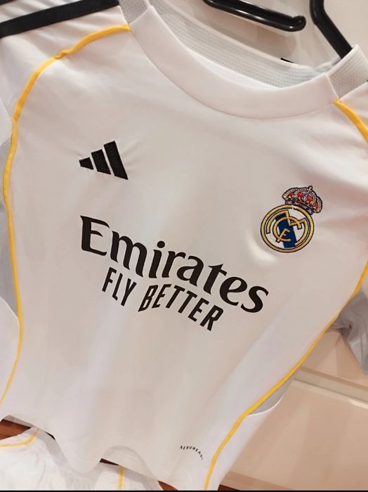 Equipamento criança Real Madrid Mbappe