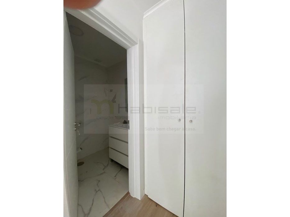 T3 Renovado com Suite | Excelente Localização | Amadora