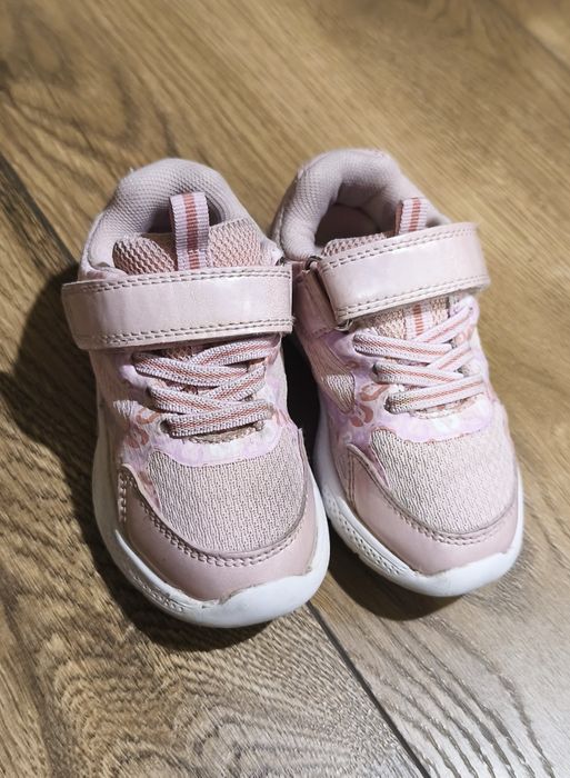 Lekkie adidaski dla dziewczynki r. 24