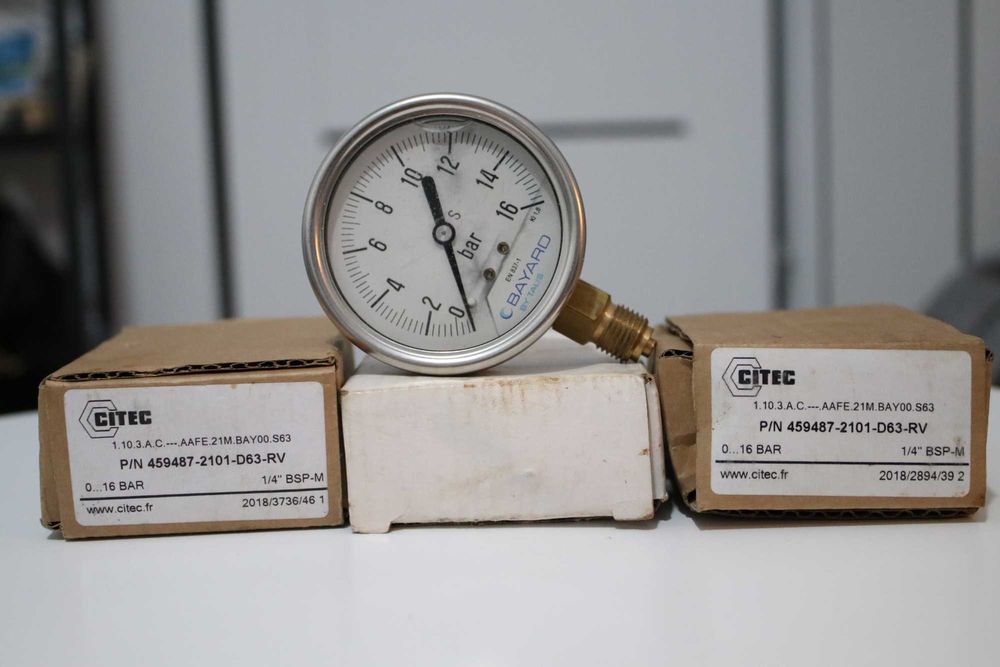 Manometr pionowy 0-16 bar