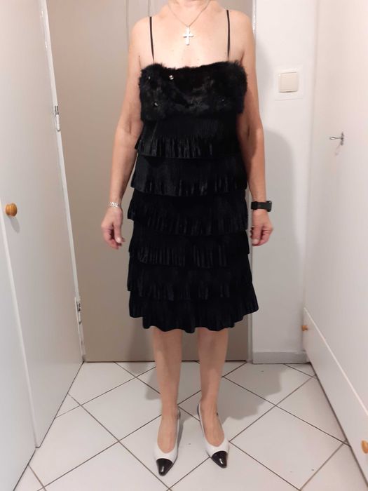 Czarna ciekawa sukienka