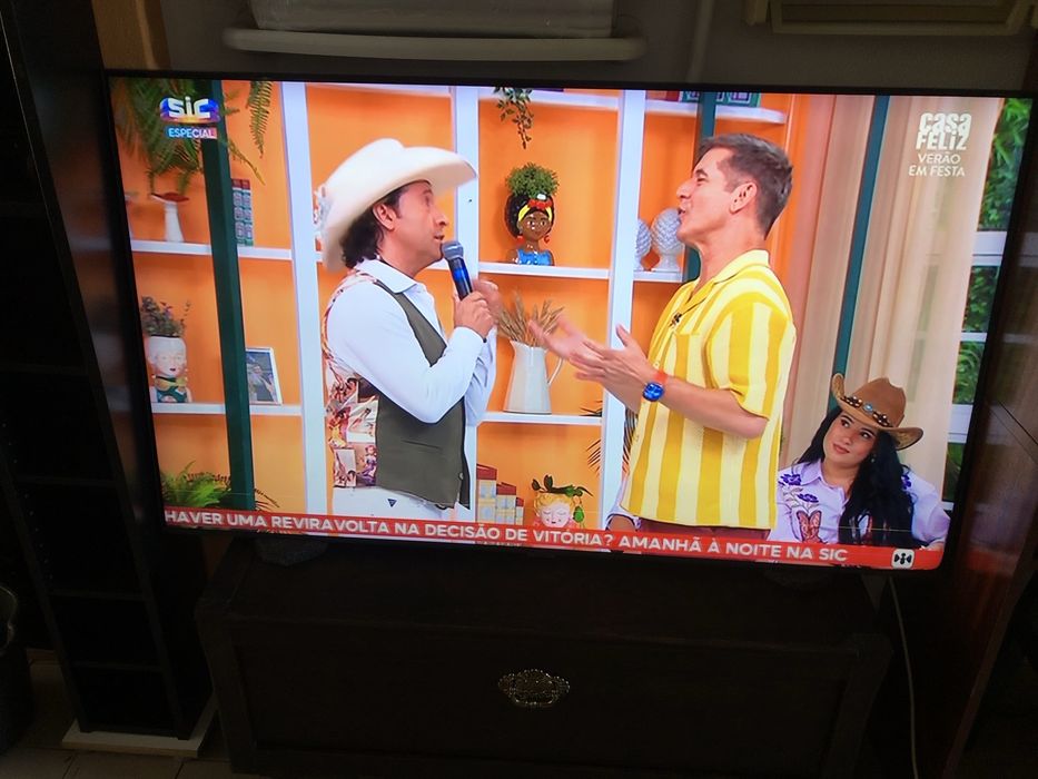 Tv Led Samsung 55 Smart em bom estado 123x70cm.c/ comando mas s/ os pés.
