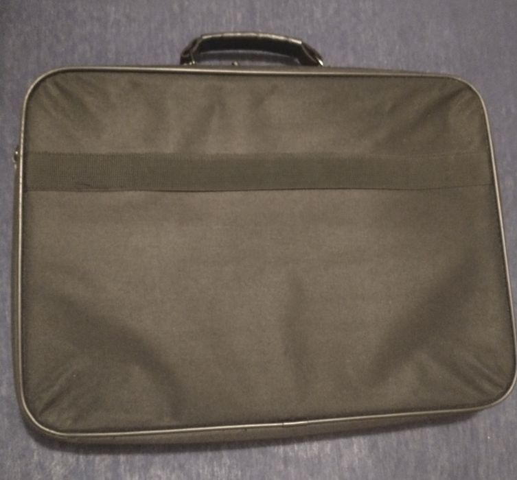 Torba na laptopa usztywniana