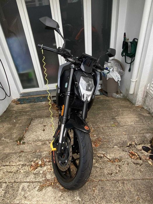 Vendo CFMOTO 300NK Semi-Nova | Apenas 1.500 km | Garantia