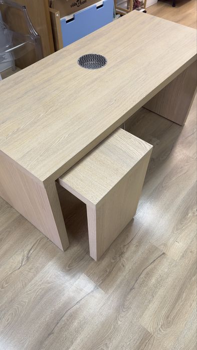 Secretaia com aspirador Afinia