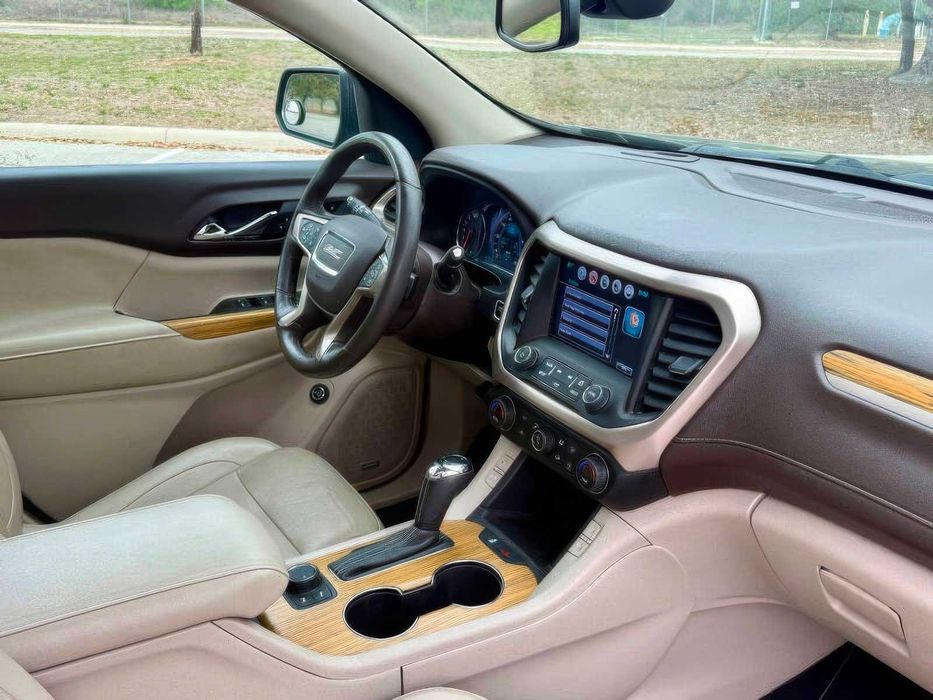 GMC Acadia Denali      2018