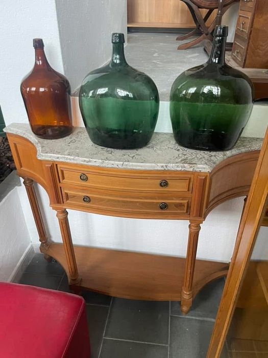 Credência de Madeira com Tampo em Marmore