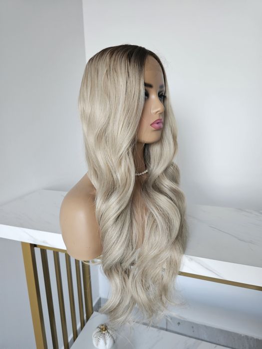 Długa peruka premium Kate fale lacefront naturalny efelt