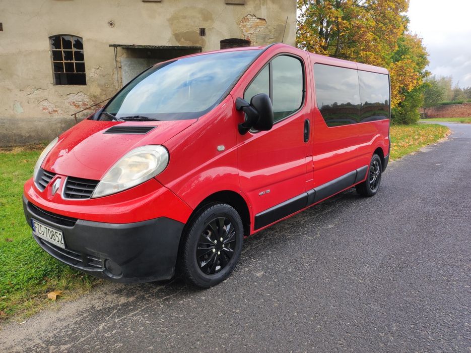 Renault Trafic long 9 osób 2011 rok