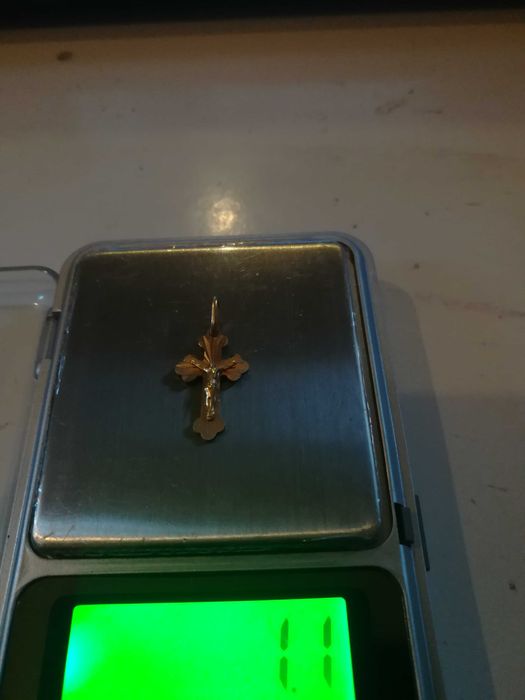 Złoty krzyżyk waga 1,1g, 585 . Doskonały dodatek do Twojej biżuterii.