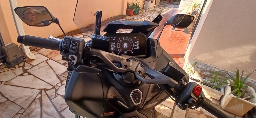 SCOOTER yamaha Tmax 560 tech