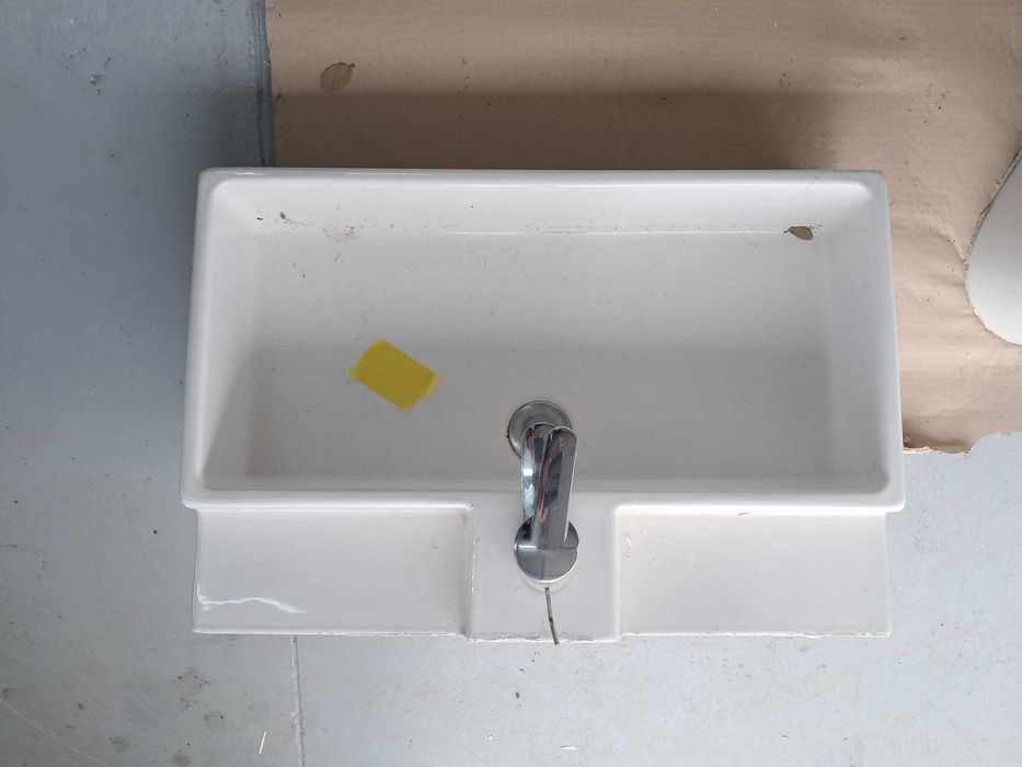 Lavatórios WC ROCA como novos