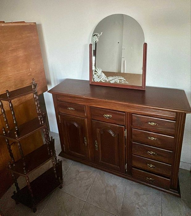 Conjunto Aparador de Madeira Maciça, Estante de Apoio e Espelho