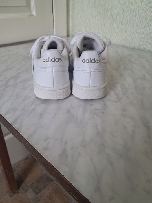 Женские оригинальные кроссовки Adidas в идеальном состоянии