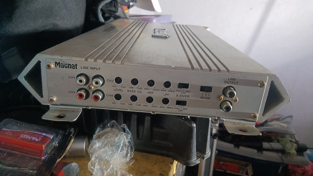 Amplificador auto magnat the rock