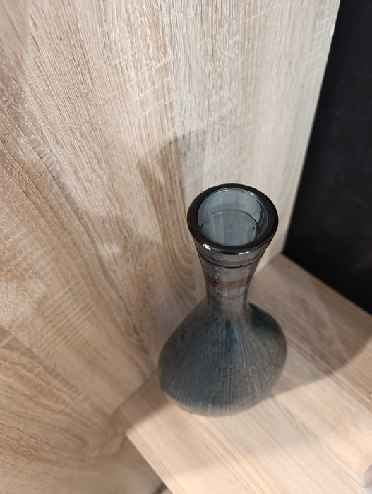 Prążkowany wazon niebieski ze szkła recyklingowego 40 cm