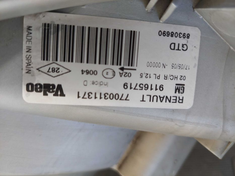 farol esq. Renault trafic