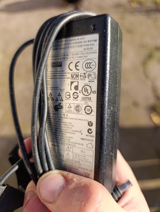 Блок живлення до ноутбука