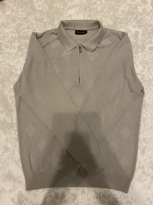 Продам свитер класичний