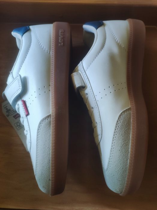 Sapatilhas Levi's novas 34