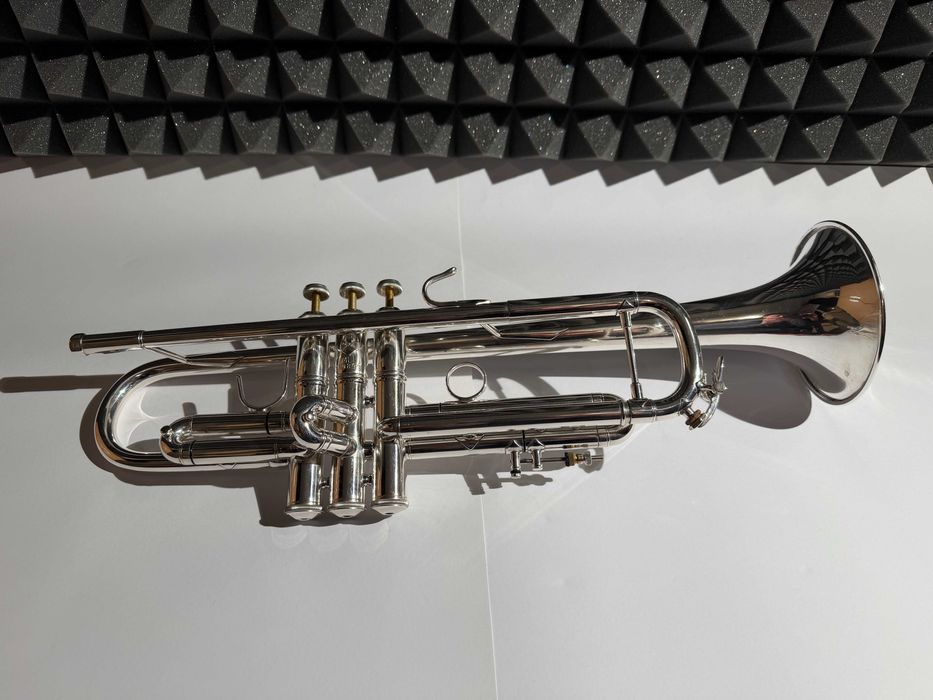 Trąbka Bb Vincent Bach Stradivarius 37 25LR
