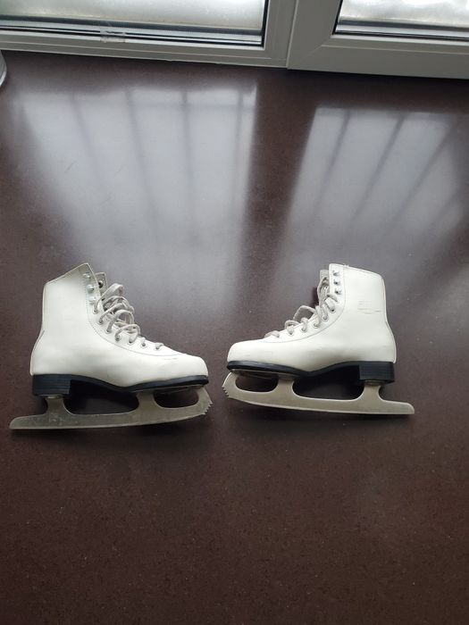 Коньки женские,размер 35.