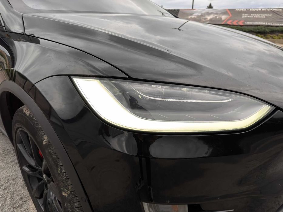 Tesla Model x 2020
