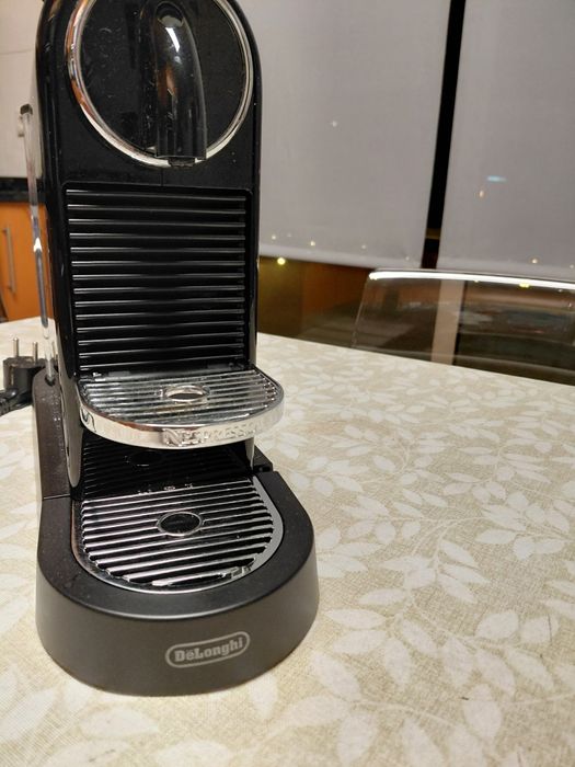 Maquina café NESPRESSO - delonghi - como nova