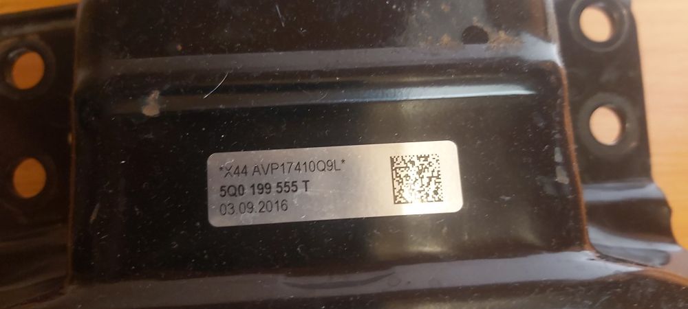 Оригінальна подушка КПП vw.passat b8