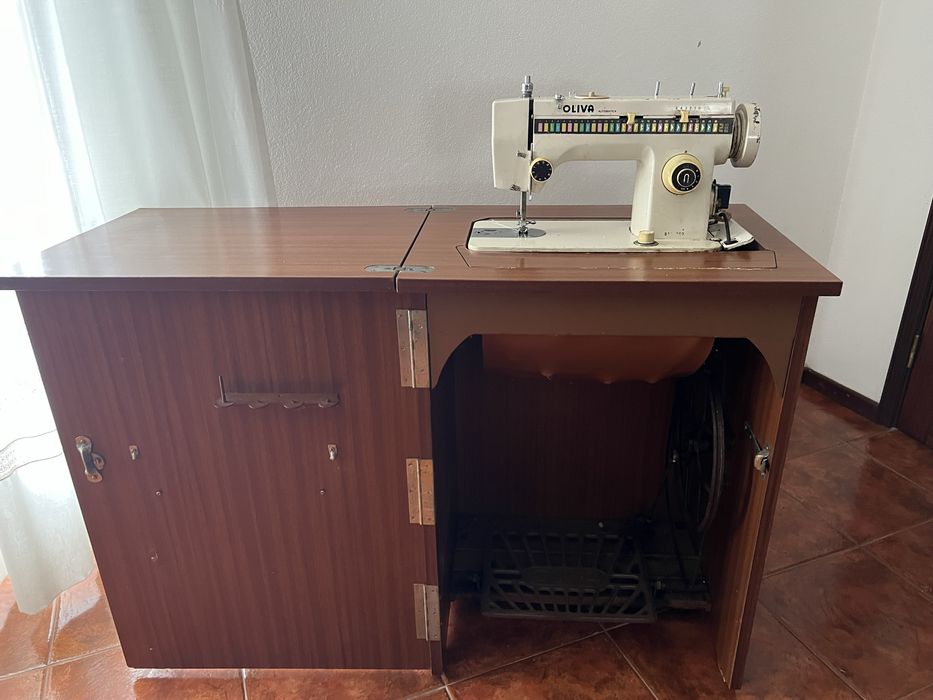 Maquina de Costura Oliva