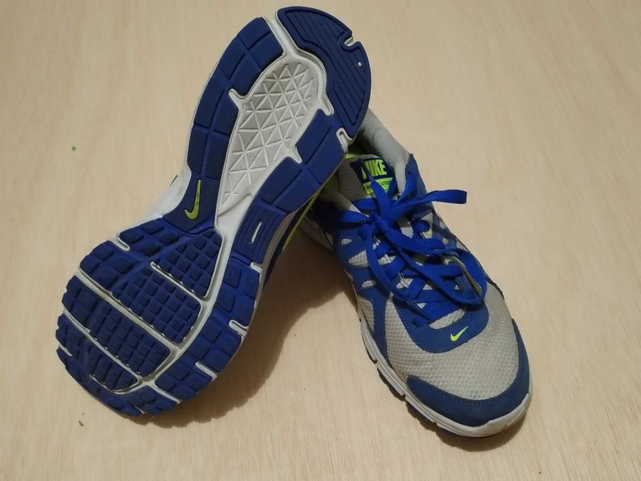 Ténis Nike modelo Revolution 2, tamanho 45