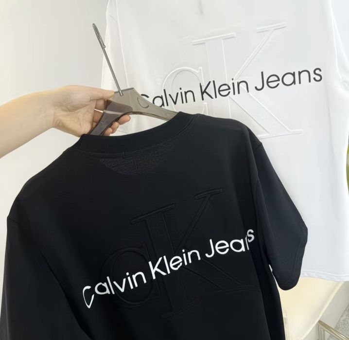 Продам футболку Kelvin Klein