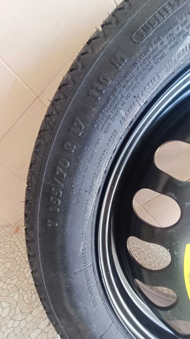 Pneu suplente Mercedes E320