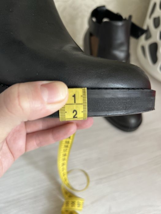 Ботіночки Primark на широкому каблуку 37 розмір.