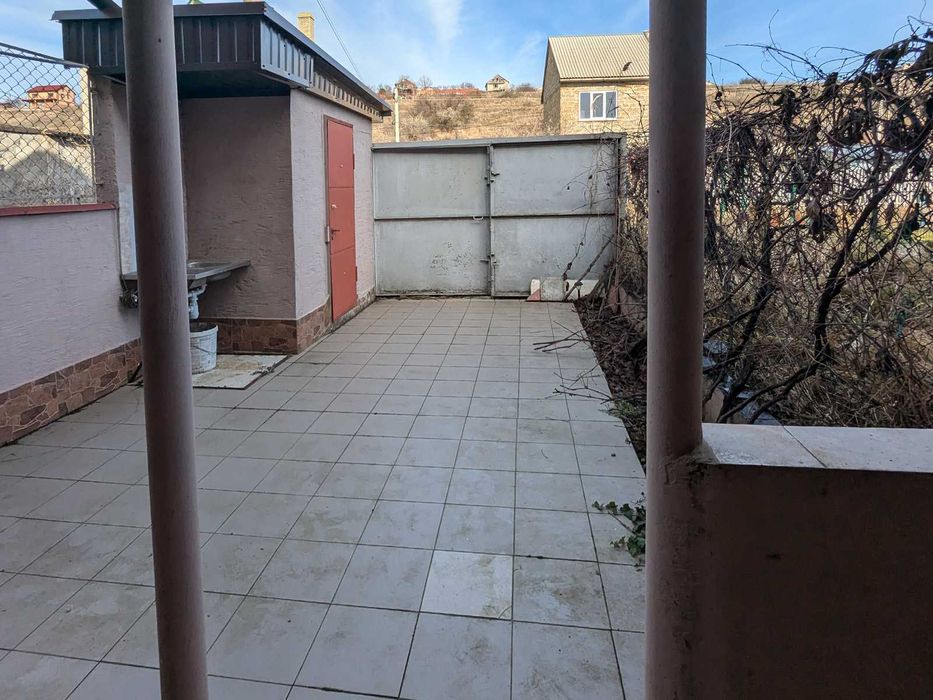 Двухэтажный дом в Каролино-Бугазе