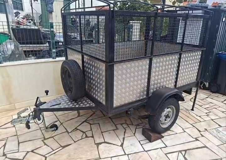 Reboques automóvel