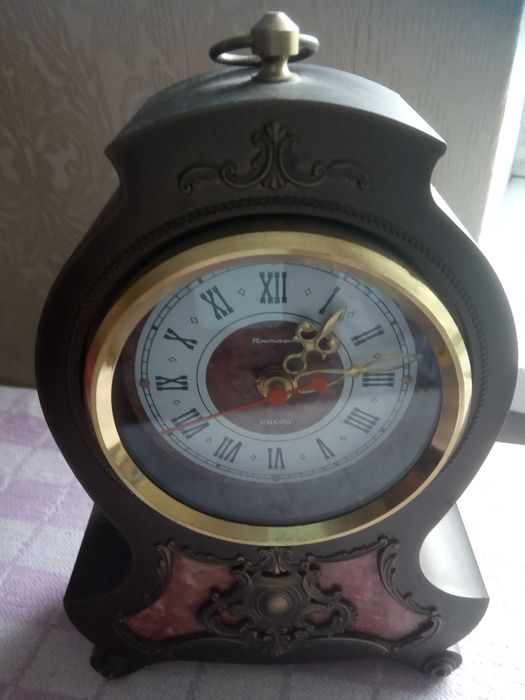 Продам настольные часы времён СССР