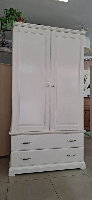 Biała szafa ikea tyssedal – styl klasyczny / prowansalski