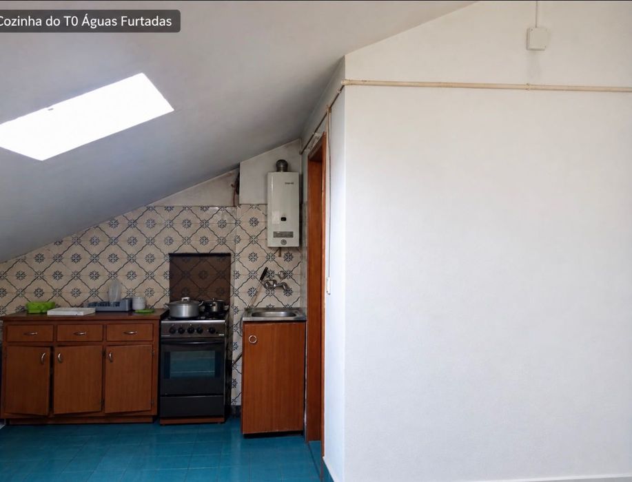 Oportunidade de investimento em Viana do Castelo: T1 + 4 águas-furtadas com entradas individuais, WC e kitchenette