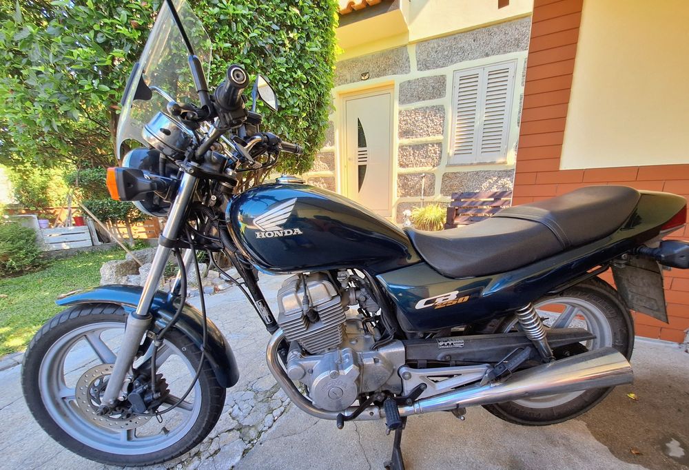 Honda CB 250 Two Fifty