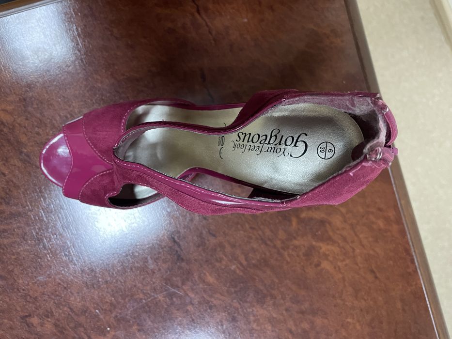 Літні босоножки на підборах