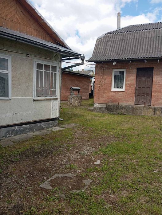 Продаж будинку у Дзвинячі