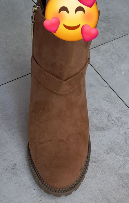 Botki kozaczki krótkie zamsz miodowe Bershka 41