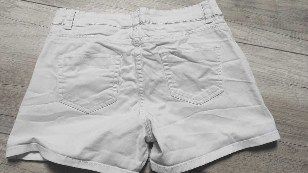 Białe spodenki Top Secret 36