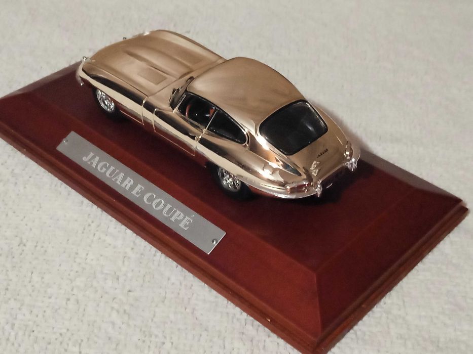 model Jaguar E type coupe