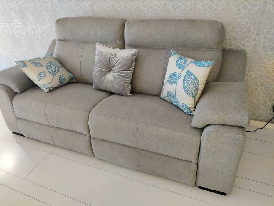 Sofá com sistema de relax elétrico